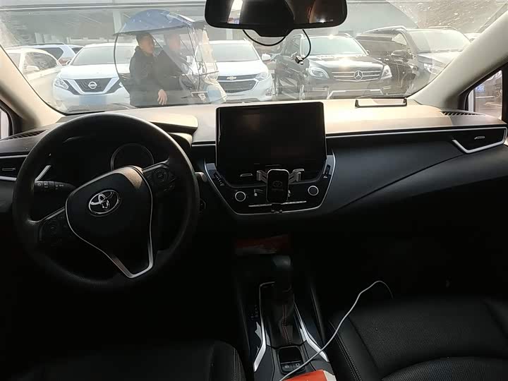 Фото 10 - Toyota Corolla