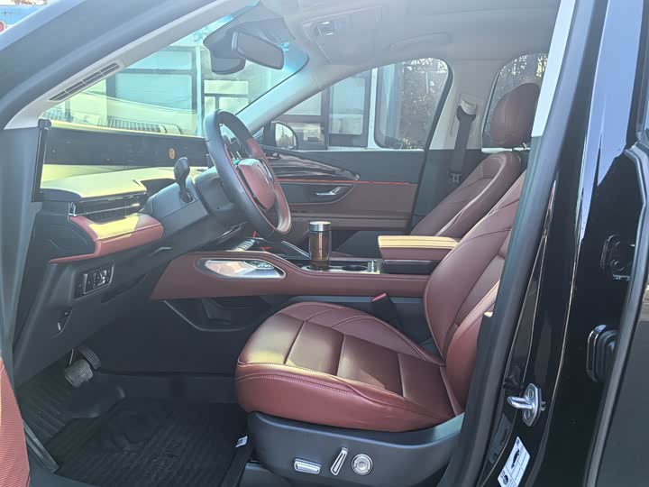 Фото 2 - Lincoln Nautilus