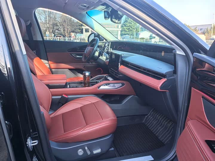 Фото 4 - Lincoln Nautilus