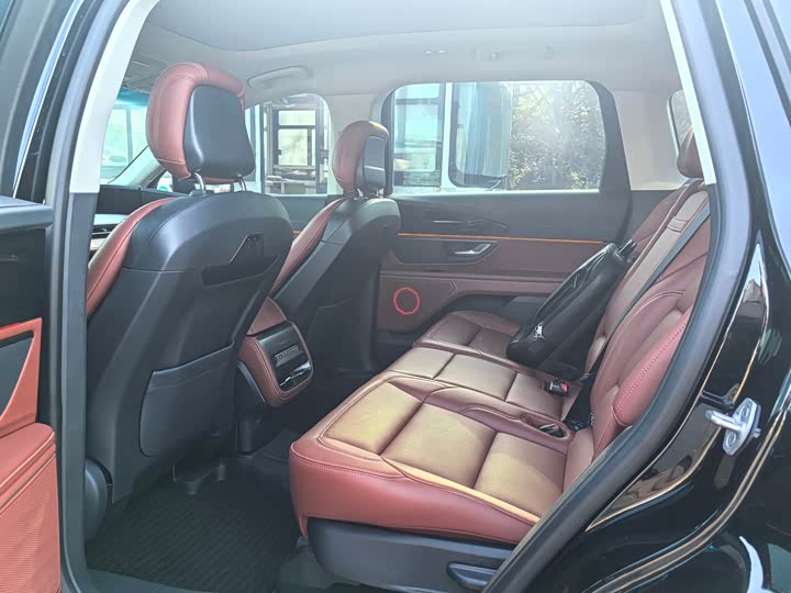 Фото 6 - Lincoln Nautilus