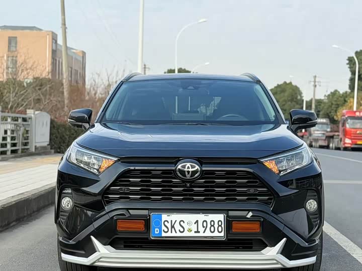 Фото 2 - Toyota RAV4