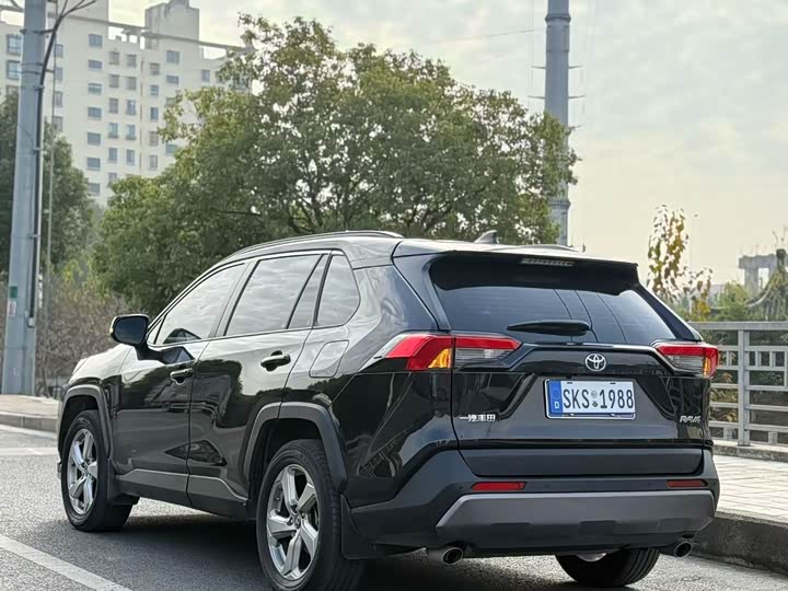 Фото 3 - Toyota RAV4