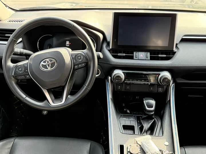 Фото 5 - Toyota RAV4