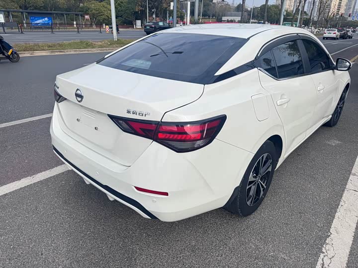 Фото 9 - Nissan Sylphy