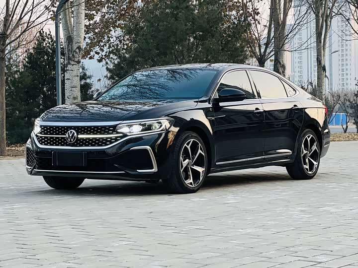 Фото 1 - Volkswagen Passat