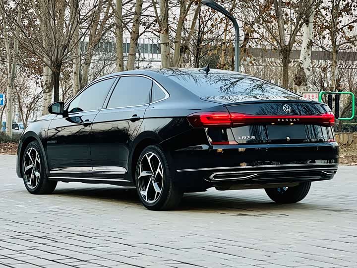 Фото 7 - Volkswagen Passat