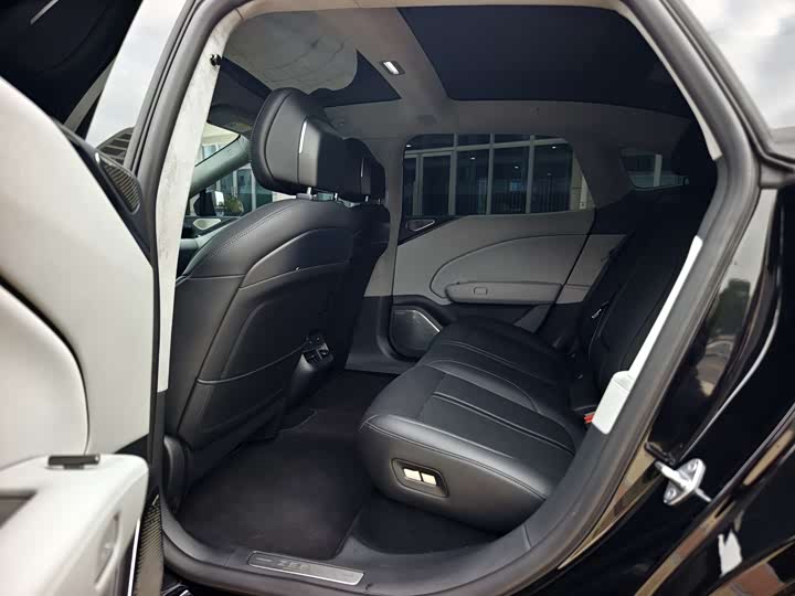 Фото 12 - Zeekr 007