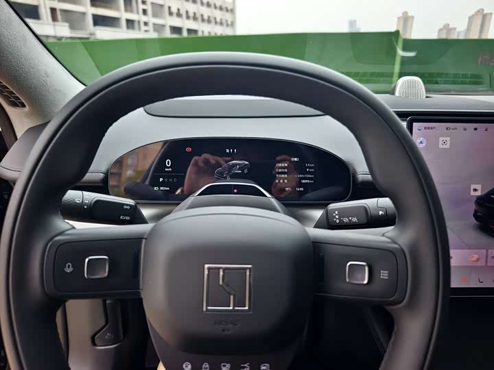 Фото 14 - Zeekr 007