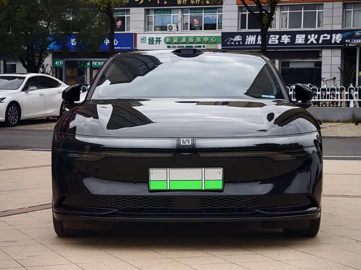 Фото 2 - Zeekr 007