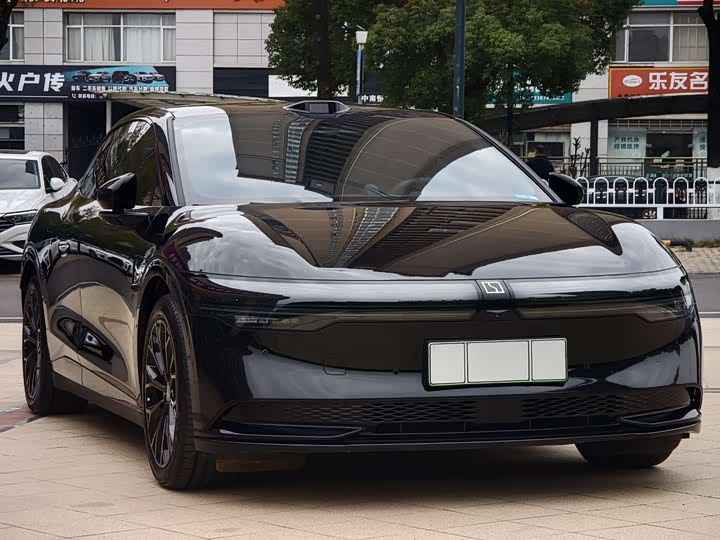 Фото 3 - Zeekr 007