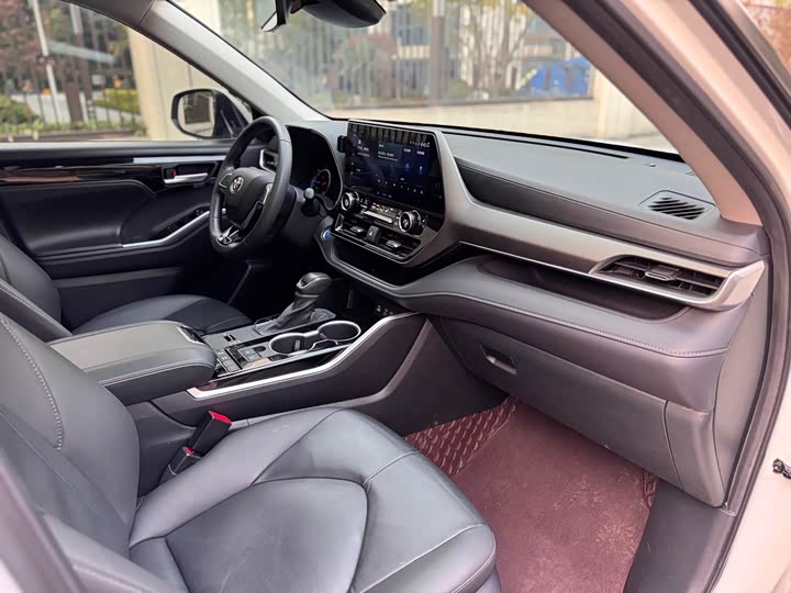 Фото 10 - Toyota Highlander