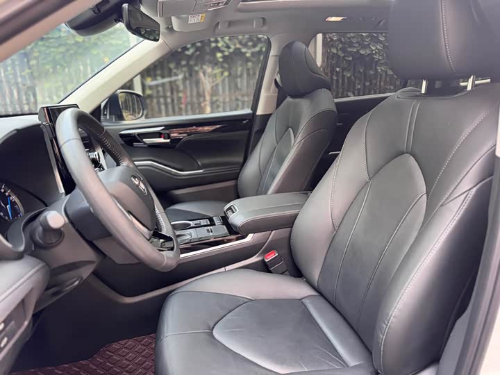 Фото 12 - Toyota Highlander