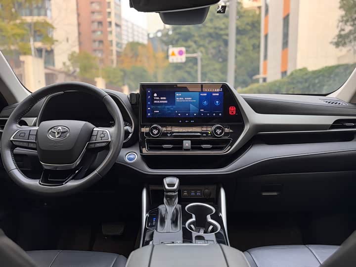 Фото 17 - Toyota Highlander