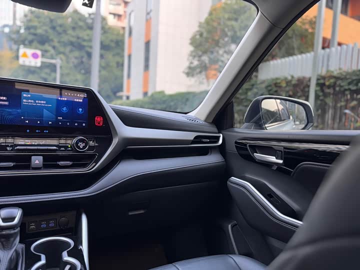 Фото 19 - Toyota Highlander