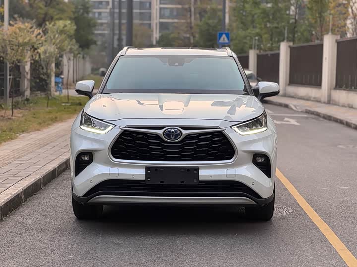 Фото 2 - Toyota Highlander