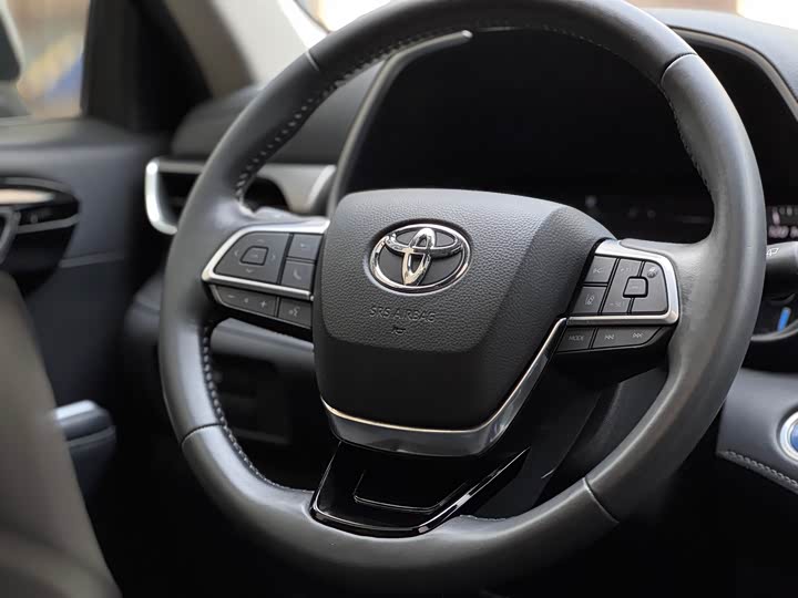 Фото 22 - Toyota Highlander