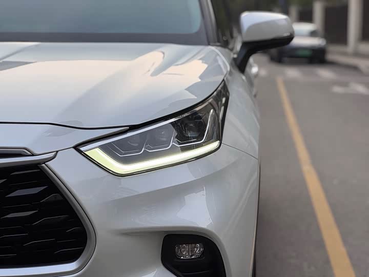 Фото 4 - Toyota Highlander