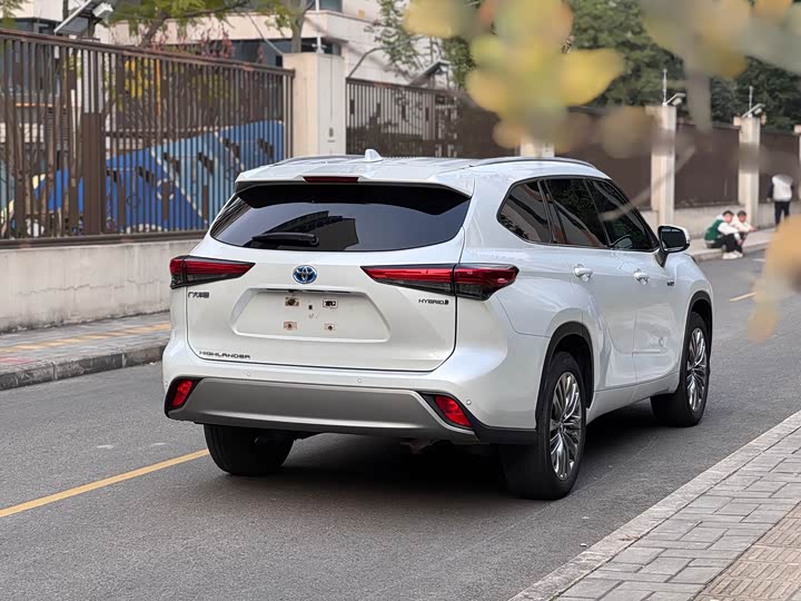 Фото 8 - Toyota Highlander