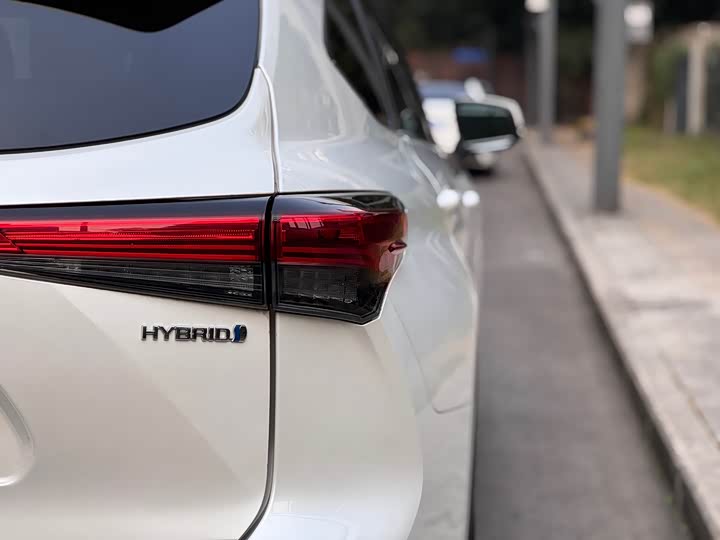 Фото 9 - Toyota Highlander