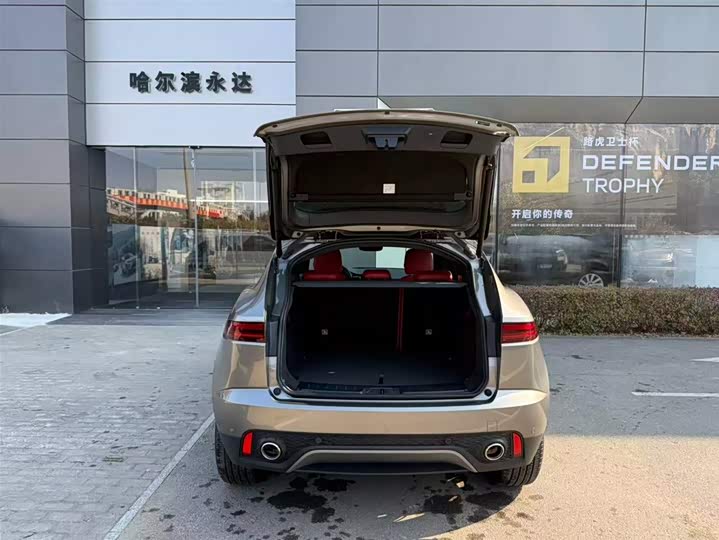 Фото 11 - Jaguar E-Pace