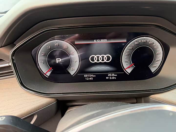 Фото 10 - Audi Q6