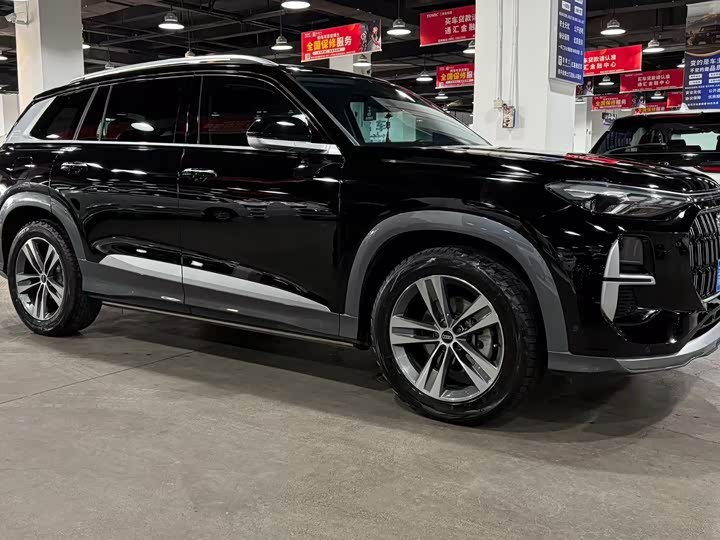 Фото 2 - Audi Q6