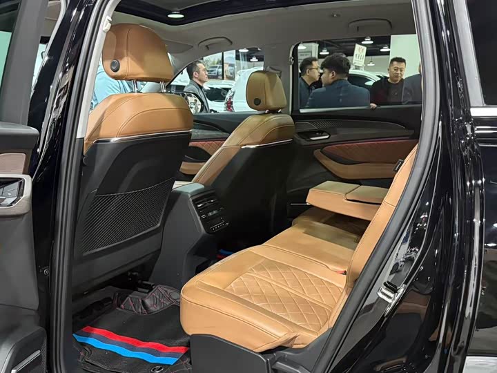 Фото 6 - Audi Q6