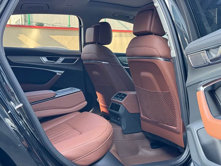 Фото 10 - Audi A6L