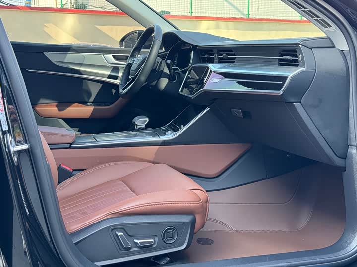 Фото 11 - Audi A6L