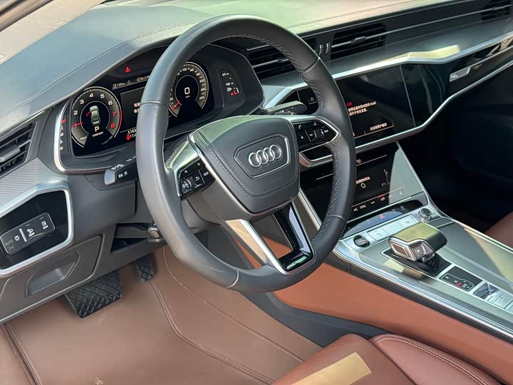 Фото 13 - Audi A6L