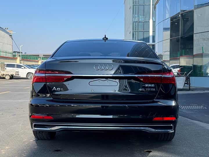 Фото 4 - Audi A6L