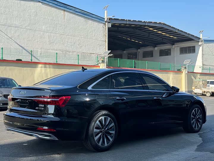 Фото 5 - Audi A6L