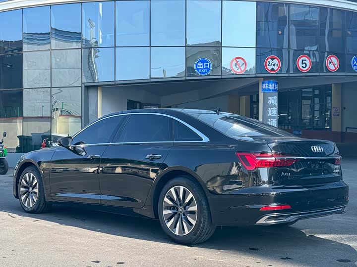 Фото 6 - Audi A6L