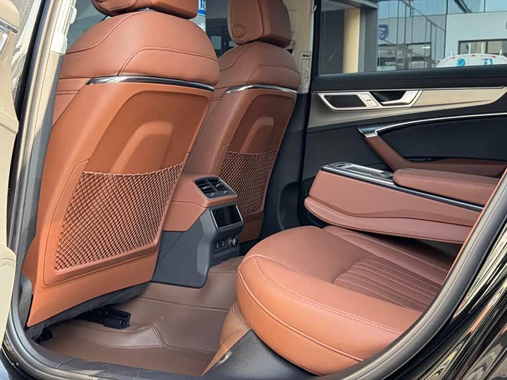 Фото 7 - Audi A6L