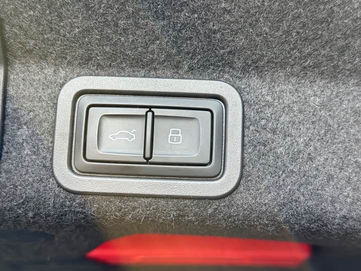 Фото 9 - Audi A6L