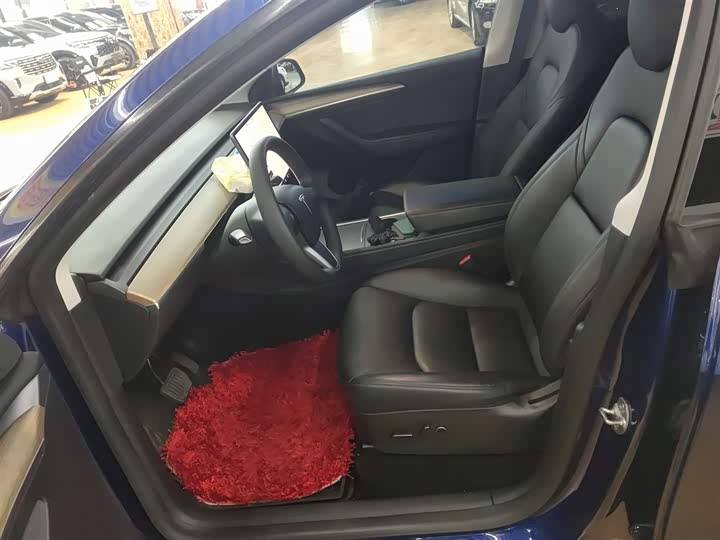 Фото 14 - Tesla Model Y