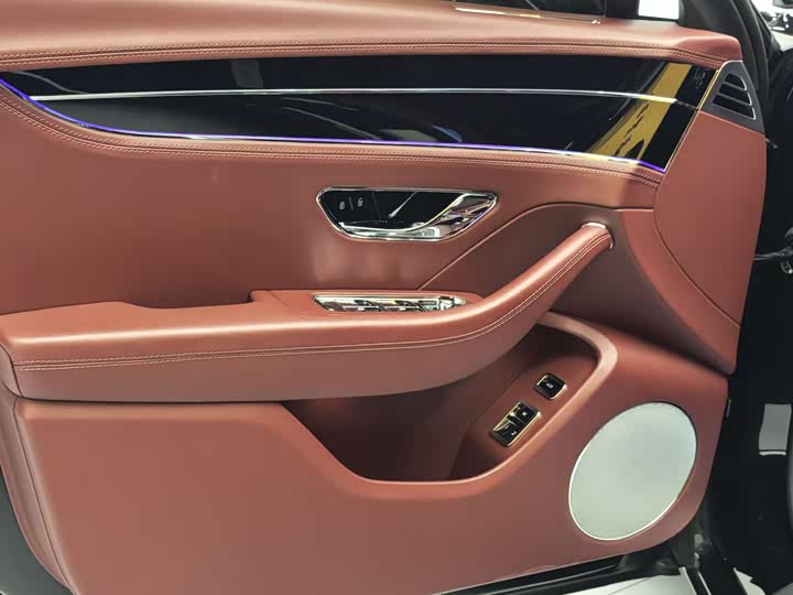 Фото 14 - Bentley Flying Spur