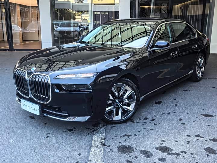 Фото 1 - BMW 7 Series