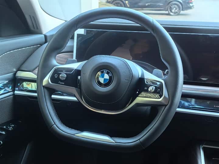 Фото 12 - BMW 7 Series