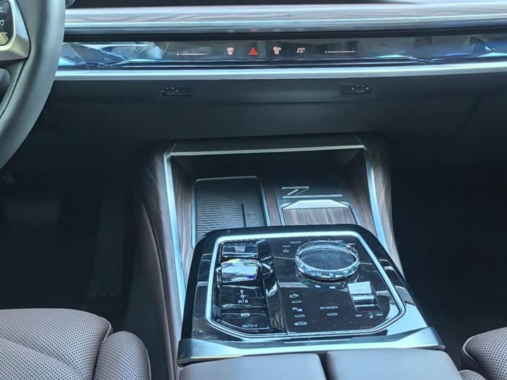 Фото 13 - BMW 7 Series