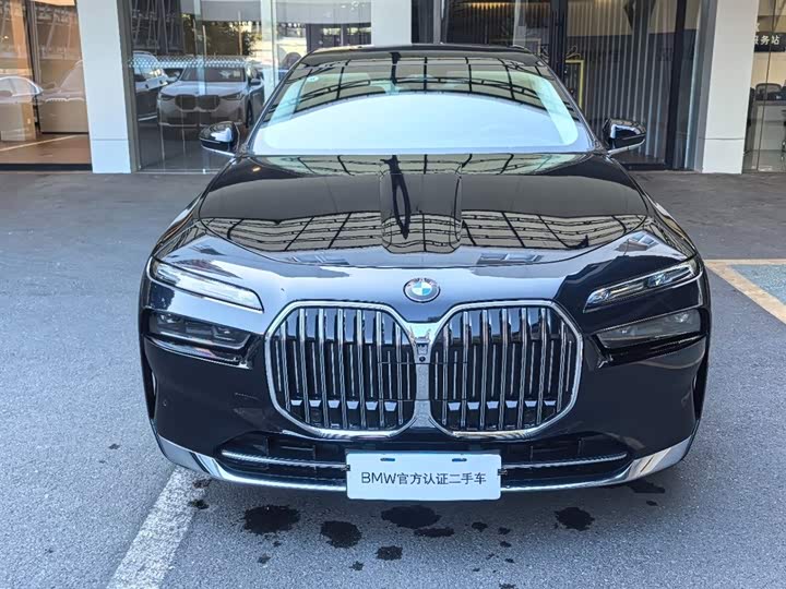 Фото 2 - BMW 7 Series