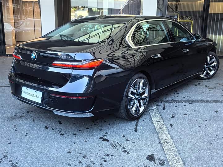 Фото 4 - BMW 7 Series