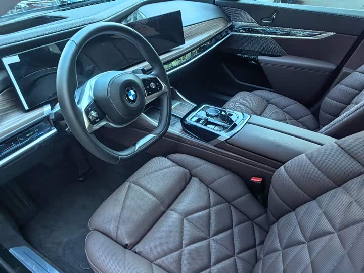 Фото 8 - BMW 7 Series