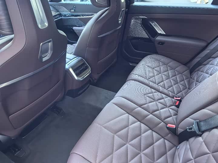 Фото 9 - BMW 7 Series