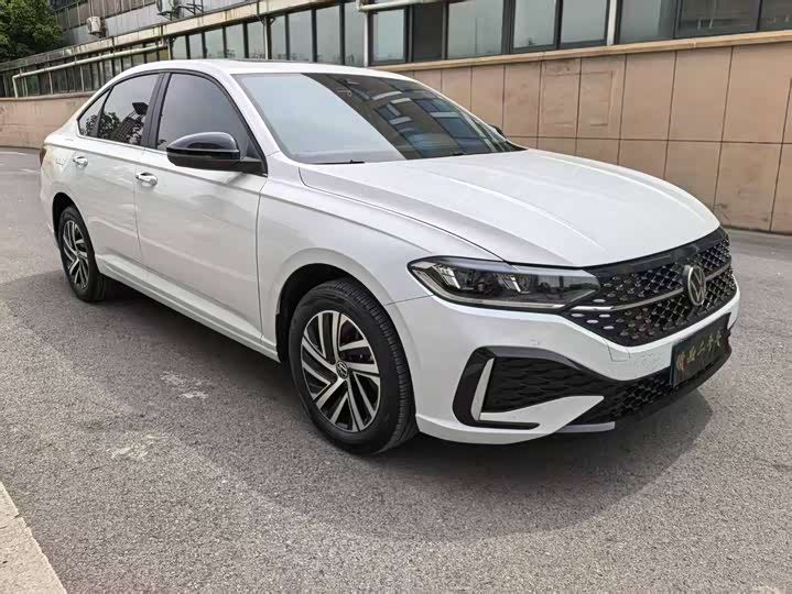 Фото 2 - Volkswagen Lavida