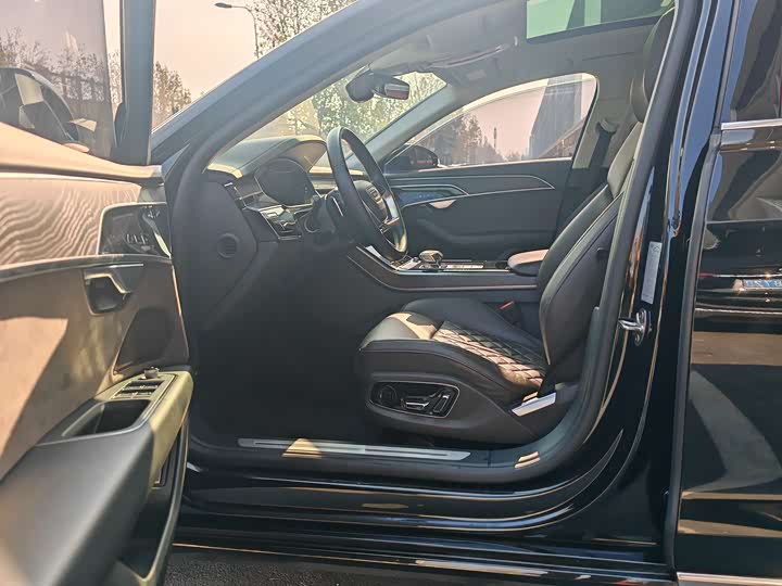 Фото 10 - Audi A8