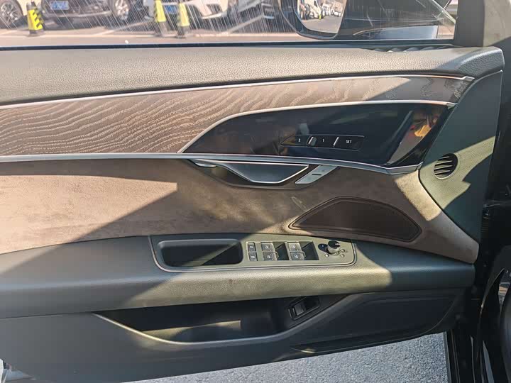 Фото 11 - Audi A8