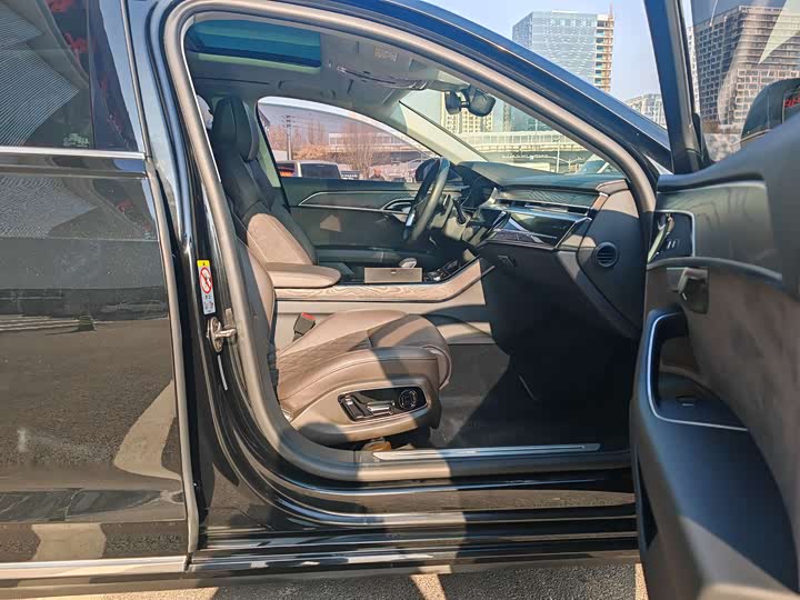 Фото 14 - Audi A8