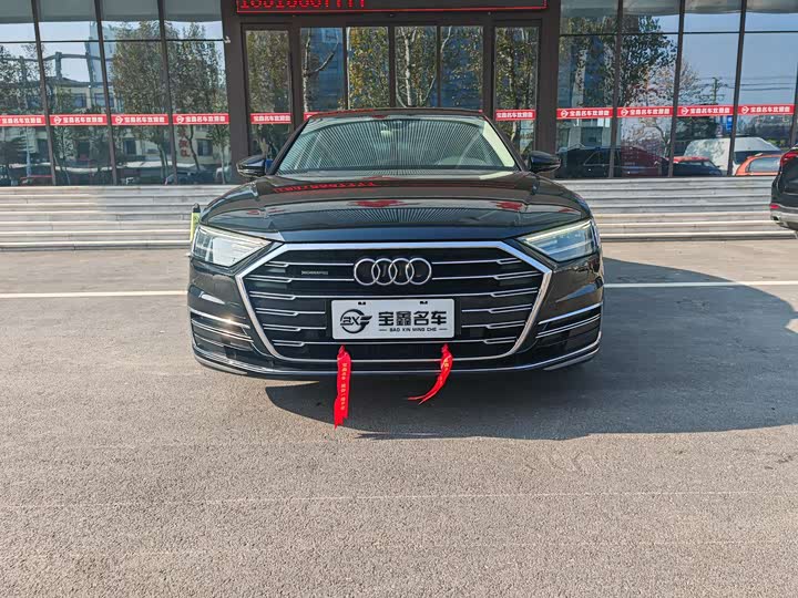 Фото 2 - Audi A8