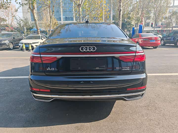 Фото 20 - Audi A8
